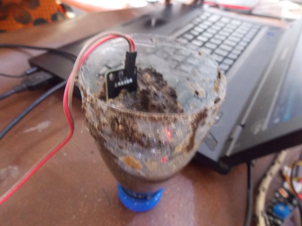 senfablab's tweet photo. ''Tolou Senfablab'' est un espace d'expérimentation pour l'agriculture avec la fabrication et l'installation d'un système d'arrosage contrôler par une carte Arduino est alimenté par un panneau solaire @CC_lab_team
 @Dakclim #womenintech #EducationEnvironnementale #kebetu #dakar https://t.co/Fuii2ygsBD
