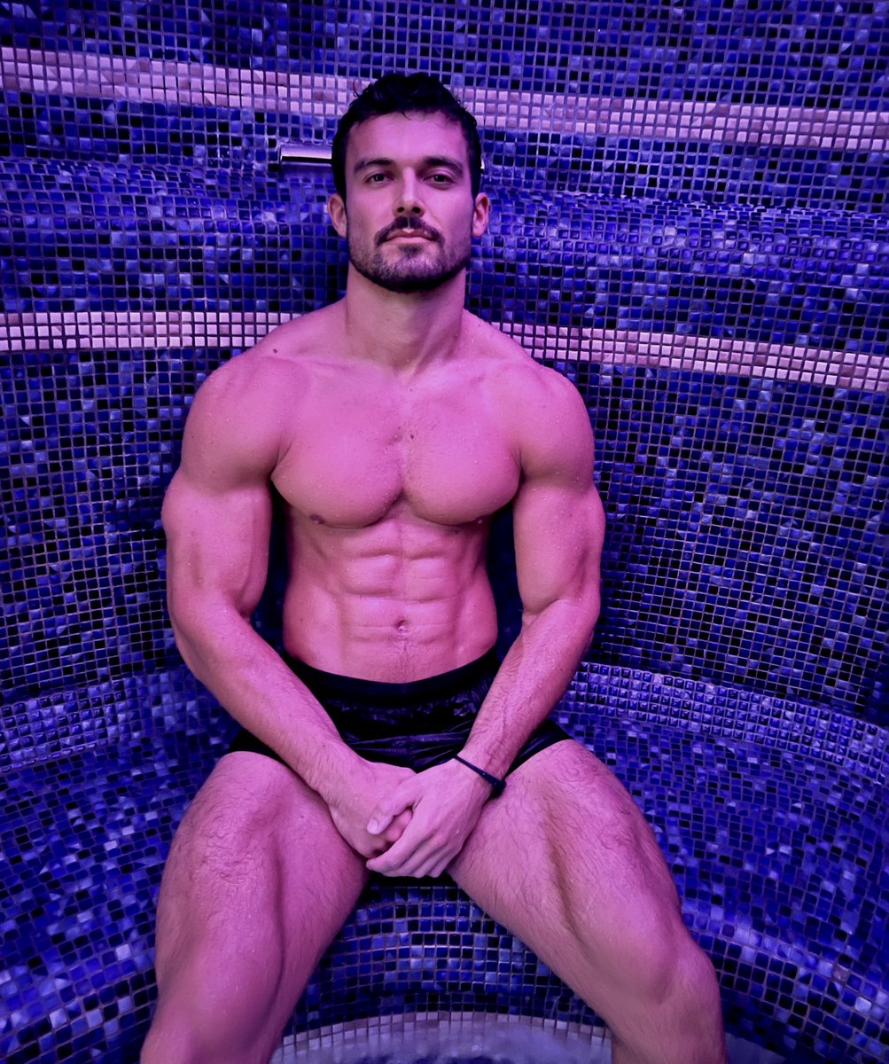 josh on Twitter: "RT @onlyfans_hunk: Meet me at the hotel room"