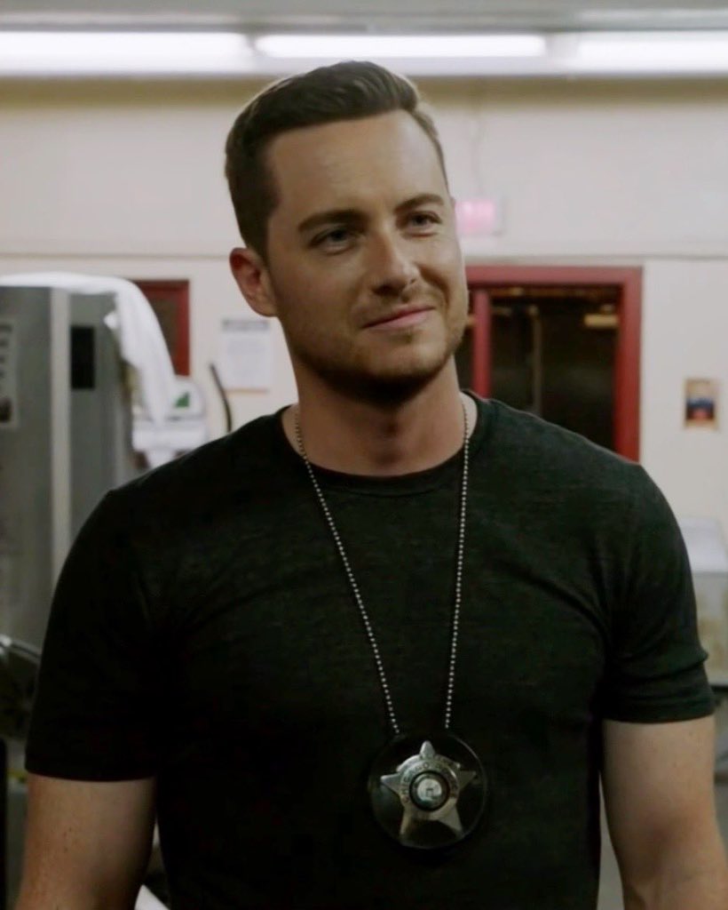 SarahHe39309165's tweet photo. He's so ready to be sergeant Halstead so it's time you @NBCOneChicago @nbc @WolfEnt #bringbacktheheartofCPD #bringbackjesseleesoffer #bringbackJayHalstead #bringback5021George #sergeanthalstead #upsteadforever #halsteadbrothers #weloveyoujesse #noJaynoCPD #weneedjayback https://t.co/VauULaiXRq