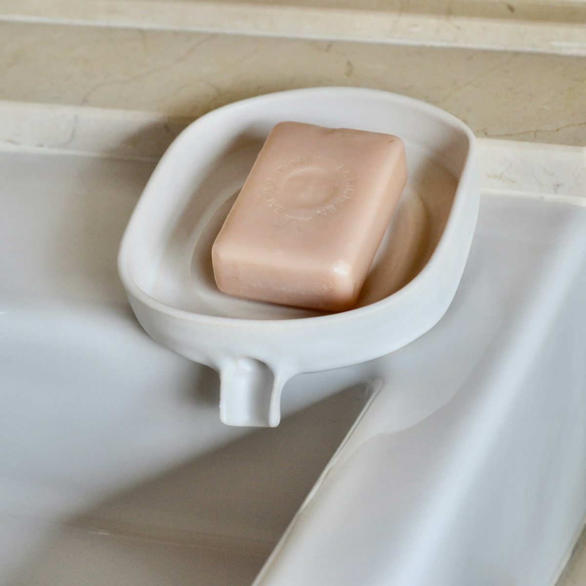 MaiaMing's tweet photo. I've been in the studio making more soapdishes!
#bathroomdecor #ceramicsoapdish #soapdish #selfdrainingsoap #functionalpottery #etsyseller #handmade #wheelthrown #washyourhands #practicalhome #clay #handmadeceramic #noplastic #natural #nowasteliving #ecofriendly #eco https://t.co/WlyMSg9YsJ