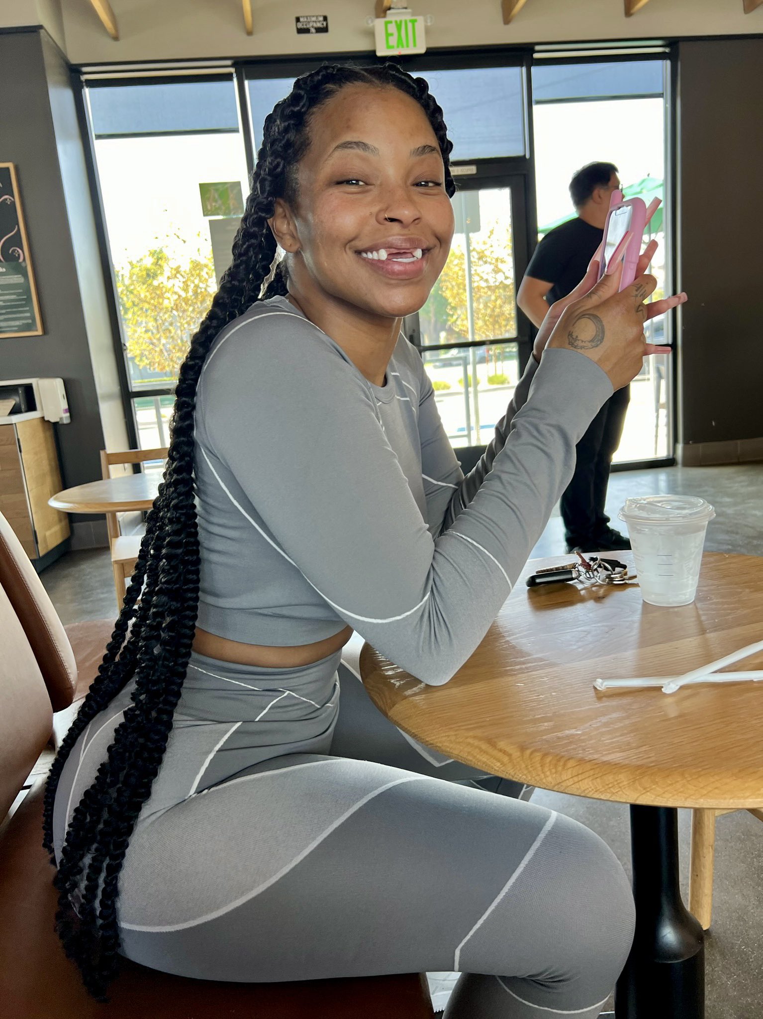 🦋 on X: Life been kicking my ass and I just been smiling 😄  t.cov2mXCEXZEo  X