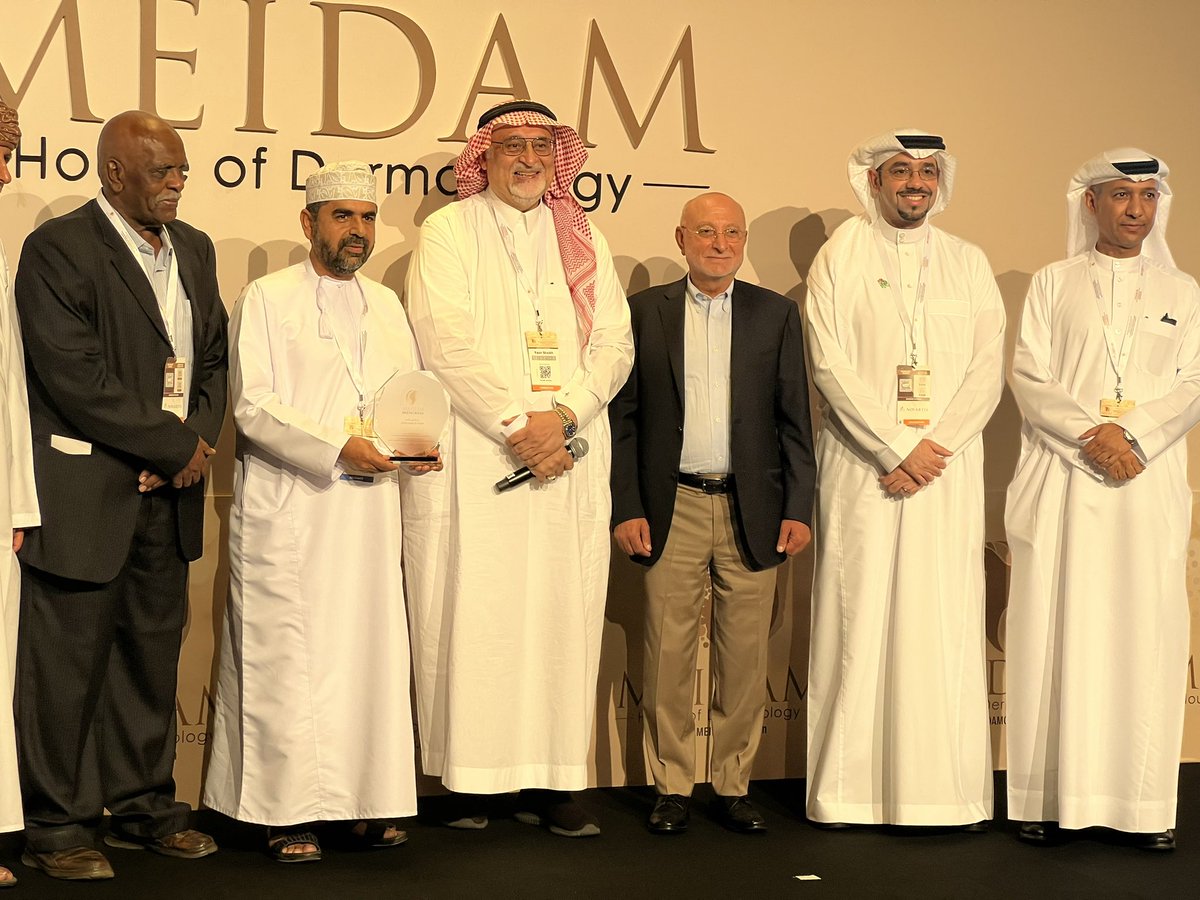 نبارك للدكتور محمد السيباني -عضو فريق البحث بالمركز- حصوله على المركز الثالث في مسابقة الملصقات البحثية في مؤتمر ومعرض الشرق الأوسط الدولي السابع للأمراض الجلدية وطب التجميل- @MEIDAM_Conf المقام حالياً في إمارة #دبي.
