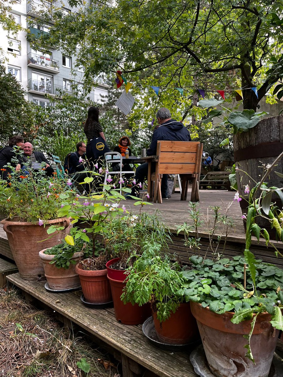 EPierreMarie's tweet photo. 🌳[Thread - Fête des jardins dans le 12e] 🌳

Première visite du jour pour la #fetedesjardins : le jardin partagé de la Baleine Verte ! Merci à @AutourBaleine pour ce moment de convivialité. https://t.co/DCU838aMRY