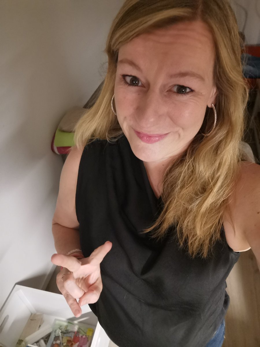 Lollipop2701's tweet photo. Gehen wir mal den Erfolg auf einer Party feiern.
#AkaAmTresenEinschlafen #MüdeMüdeMüde #PartyOderSo #MuddyAngelRun #Afterparty https://t.co/xRJYt9FepH