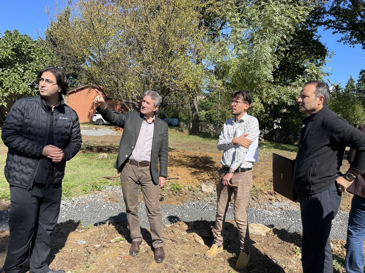 İstanbul İl Milli Eğitim Müdürümüz Sayın Levent YAZICI, Sarıyer İlçemizde açılacak olan ve inşası devam eden Köy Yaşam Merkezinde yapılan çalışmalar hakkında İlçe Müdürümüz Sayın Hüseyin ÖZCANLAR’ dan bilgi aldı.<a href="/tcmeb/">Millî Eğitim Bakanlığı</a> <a href="/istanbulilmem/">İstanbul İl Millî Eğitim Müdürlüğü</a> <a href="/memleventyazici/">Levent Yazıcı</a> <a href="/cagatay33/">Hüseyin Özcanlar</a>