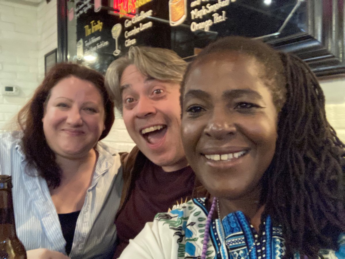 lesleyrosslyric's tweet photo. We both missed it in London but thanks to a little trip to see a mate’s cabaret in NYC, managed to squeeze in the wonderful @SalesmanBway
Superb cast led by the wonderful @WendellPierce & #SharonDClarke
It is so so good!
#Broadway
#ArthurMiller
#NewLayers
@MirandaCromwell https://t.co/nGgqYhLB4x