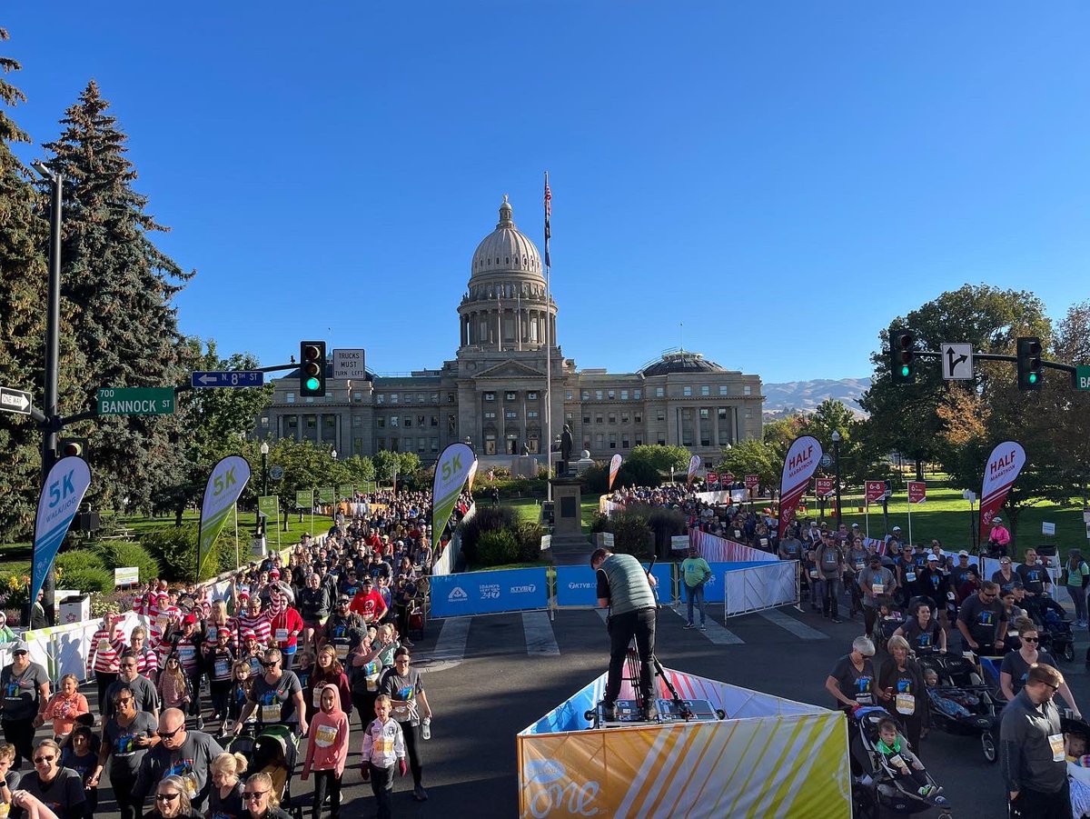 StLukesHealth's tweet photo. Jiana Alfiche, a patient access specialist at St. Luke's Children's, sang The Star-Spangled Banner to kick off St. Luke’s FitOne on Saturday, the first time the event has been held in person since 2019. 

“I’ve been missing singing, for sure,”said Alfiche. https://t.co/gkVaIoON6D