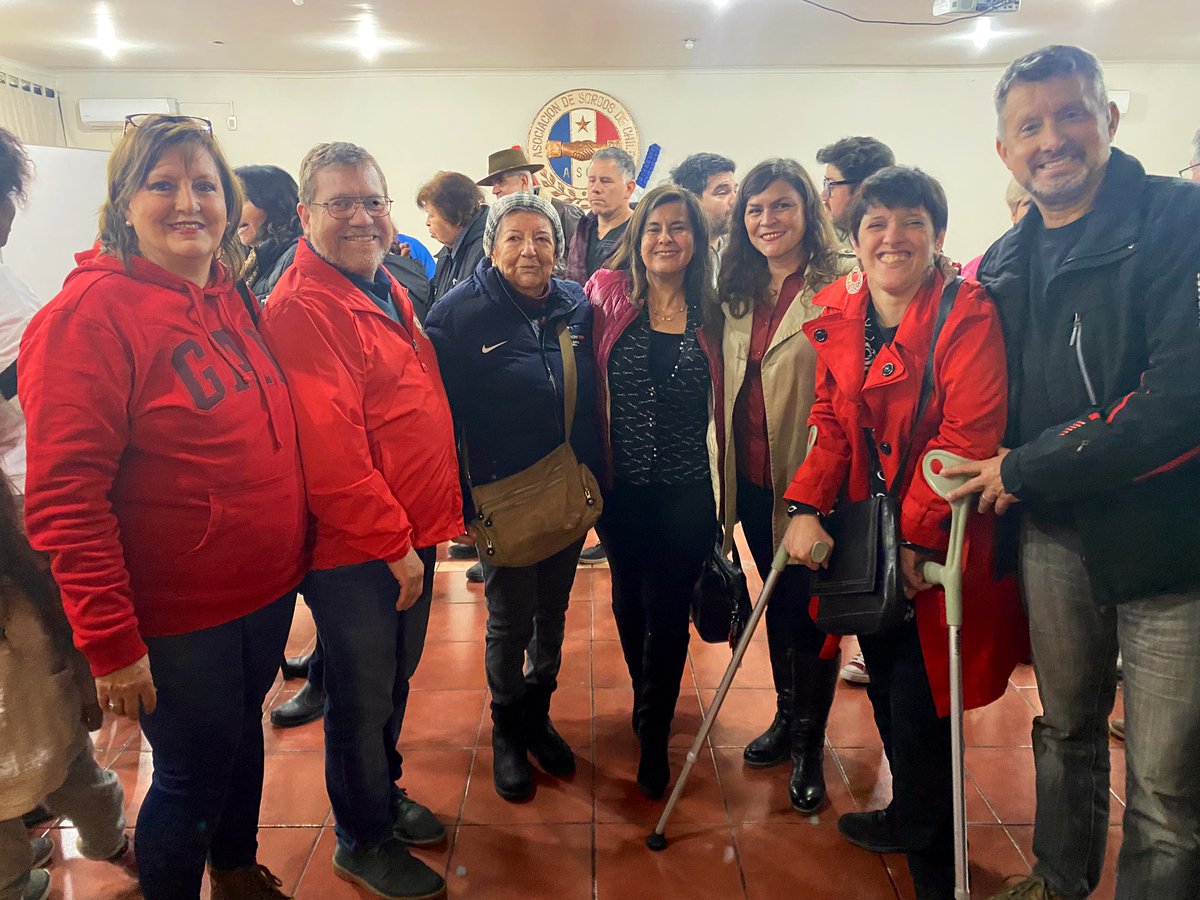 seremimdsrm's tweet photo. Hoy junto a la Asociación de Sordos de Chile #Asoch y @Senadis_RM Seremi RM @MinDesarrollo @PatyHidalgoJ conmemora la semana internacional de personas sordas. Promover una sociedad más Incluisva es tarea de todas y todos, por eso saludamos a las comunidades sordas de todo Chile https://t.co/urtZMj7g8V