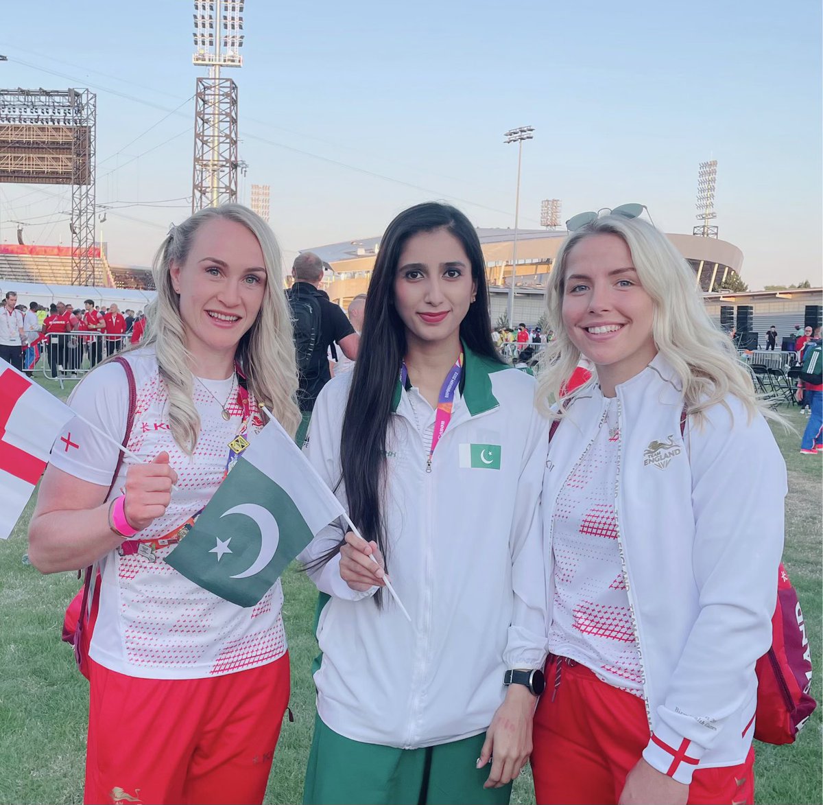 Pakistan 🇵🇰 with England 🏴󠁧󠁢󠁥󠁮󠁧󠁿 on the closing ceremony of Birmingham Commonwealth Games 2022.

#Throwback 
#B2022
#CommonwealthGames2022 
#Birmingham
#England 
#PakistanZindabad 🇵🇰
#ProudPakistani🇵🇰
