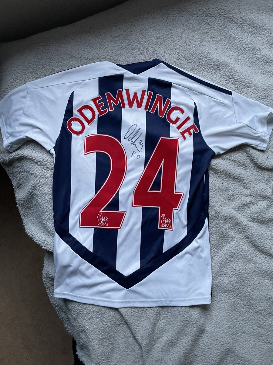 Cheers @OdemwingieP for the signature, what a legend 🇳🇬🤍💙 #WBA