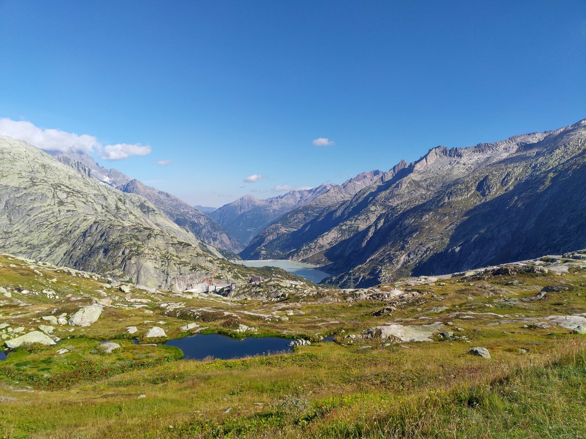 lexruee's tweet photo. Of course one Canyon Aeroad road bike is great. But two are even better! 🥰 You always need a backup road bike! Just in case one bike needs maintenance😅!
#mycanyon #cycling #cyclinglife #Switzerland #grimsel #furka #susten https://t.co/qGaYKkhCLf