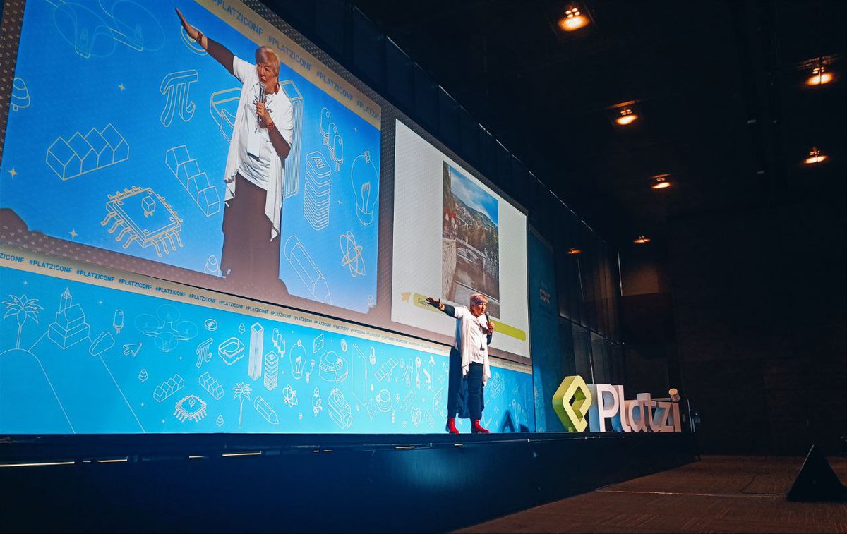 platzi's tweet image. "Las pasiones no son lo único que debes cultivar. También tus curiosidades para llevar tus narrativas a un mejor lugar.
El conocimiento es un placer que levanta el espíritu"✨@DianaUribefm en #PlatziConf
platzi.com/l/expertstage_…