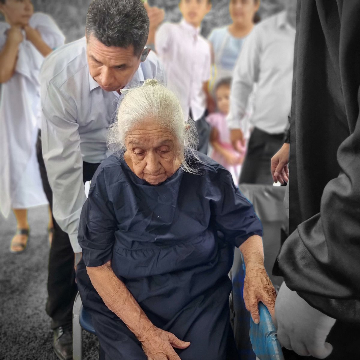 JoseUrciaCarlos's tweet photo. (UTCUBAMBA) 
Fermina Helera Rocío a sus 101 años decidió está mañana entregar su vida a Dios y así estar preparada para su segunda venida. #SemanaDeLaEsperanza #DMUtcubambaC https://t.co/tSrc7C9VpH