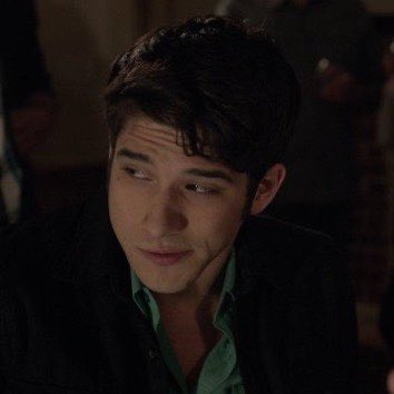 nog1tsunee's tweet photo. @bylerslemons @moreybnett I'VE BEEN SAYINGGGG THISS‼️ Made me mad back then, still does. No girlfriend, no pack member, not even HIS DAD shared memories with Stiles like Scott did. I don't care if she a banshee, it was fan service so stydia could have a reason to happen. https://t.co/atPOvQtiaV