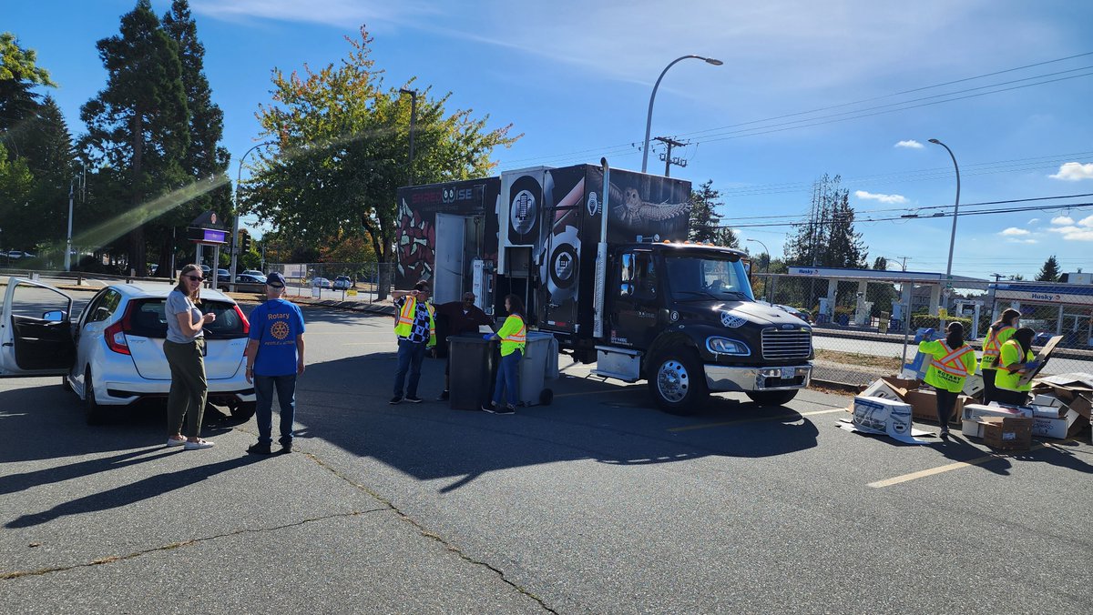 DaveHayer's tweet photo. Join us today for Shredding all your confidential papers by Donation &amp; support great causes on Saturday Sept 24, 2022 from 10am to 2pm at North Surrey Secondary 15945 - 96 Ave
#rotarysurrey #shredathon #shredding #cityofsurrey #surreybc #rotary #volunteering  #recyclingpaper https://t.co/HA00j1dFkR