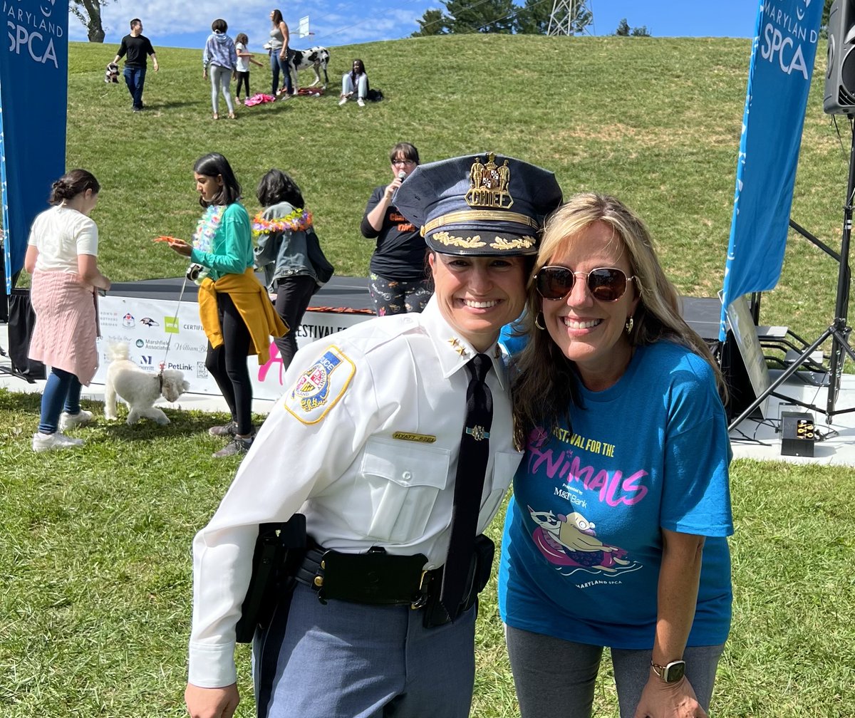 BaltCoPolice's tweet photo. #Today Chief Hyatt came to @PadoniaParkClub to support some four legged friends at the @MDSPCA for the Animals this afternoon! 🐶🐕 #BCoPD #MDSPCA https://t.co/4ZRKYQhRr4