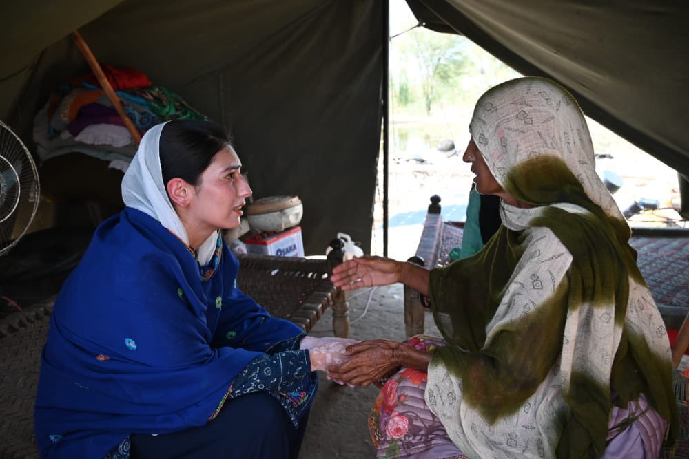 "Zinda hai Bibi Zinda Hai"                                 Bibi <a href="/AseefaBZ/">Aseefa B Zardari</a> sahiba sitting with a flood- affected woman minimizing her pain by listening her. she is hopeful that the #SindhGovt will continue to work tirelessly to help them #TogetherWeCan
