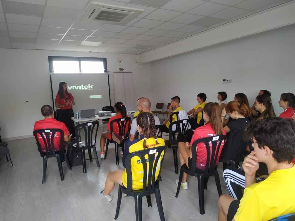 FragaAyto's tweet photo. Gran éxito de la Jornada del Plan Nacional de Tecnificación Deportiva en la Ciudad del Deporte de #FRAGA 👏👏

Enhorabuena al @atletismofraga 💪 Seguro que ha sido la primera de muchas 🤝

#Fraga #Deporte #Atletismo https://t.co/X01AL9cKYh