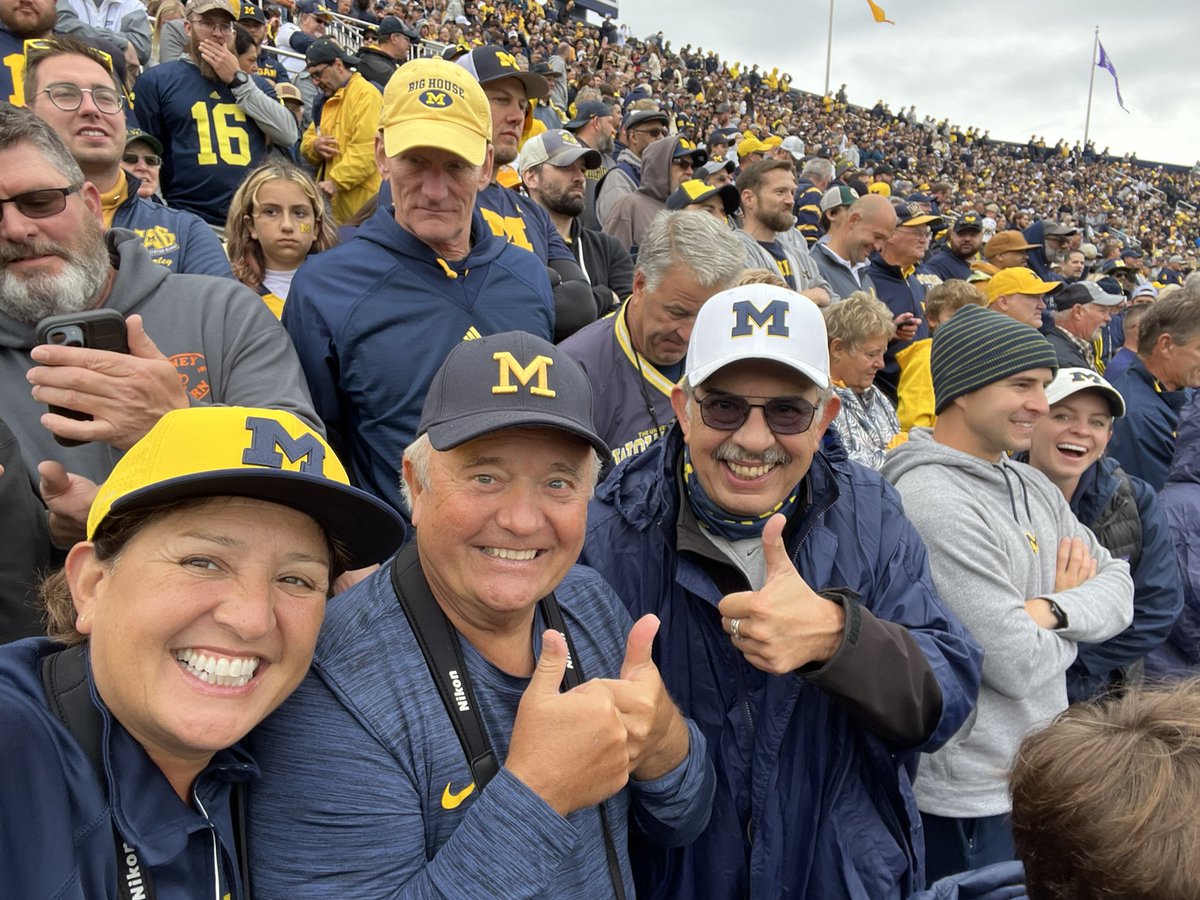 NLowell_SME's tweet photo. #BigHouseLive Mojica Lowell Family GoBlue! https://t.co/rfDqcSs5zs