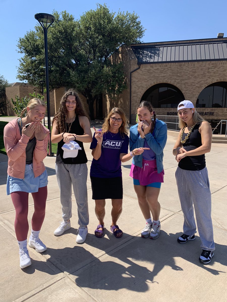 Julie Goodenough tweet media