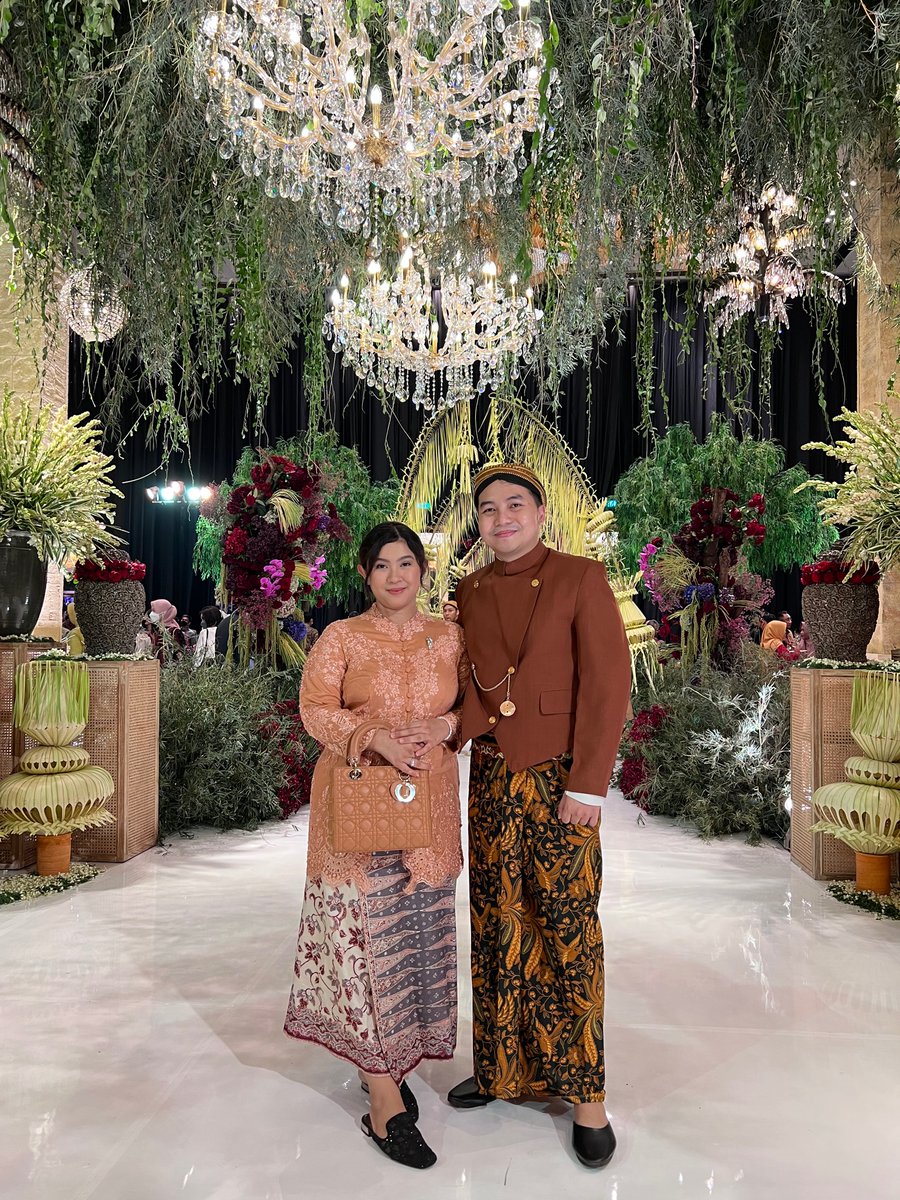 mahesadaru's tweet photo. setelah sekian lama akhirnya bisa kondangan offline lagi https://t.co/WVzLXDfHJW