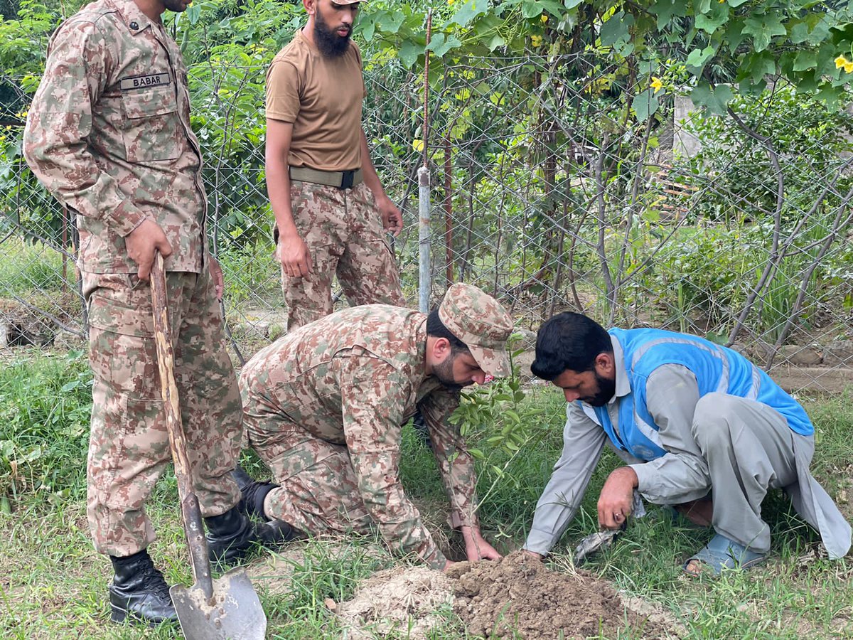 MuslimHandsMRP's tweet photo. Muslim Hands, in collaboration with the Pakistan Army and the local community of the LoC-based village of Patni, planted fruit trees to demonstrate their commitment to climate action.
#MuslimHands #SDG13 #sdg13climateaction #ClimateEmergency #climateaction #pakarm https://t.co/5yp6LaFnlR