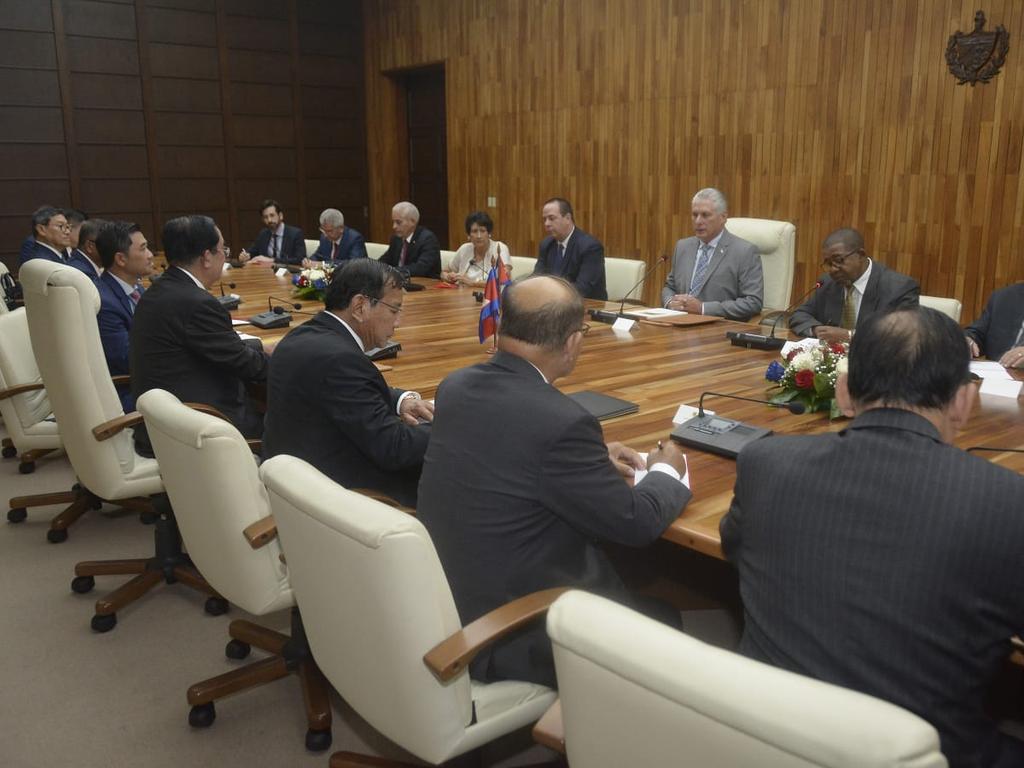 Sostuve fraternal encuentro con Samdech Techo Hun Sen, primer ministro de #Cambodia. Destacamos carácter histórico de las relaciones bilaterales y ratificamos la voluntad de fortalecer la amistad, solidaridad y cooperación entre ambas naciones.