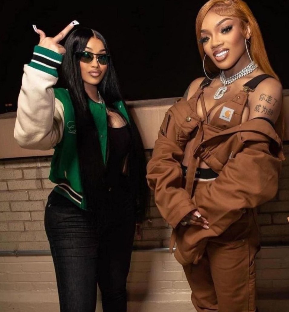 RealCyndarella's tweet photo. Made a whole outfit out of some @Carhartt overalls for @GloTheofficial can be seen in the new video wit @iamcardib #IcutsUp #HOC #glorilla #cardib ✂️💣✊🏾 https://t.co/Wp0CV6ne4r
