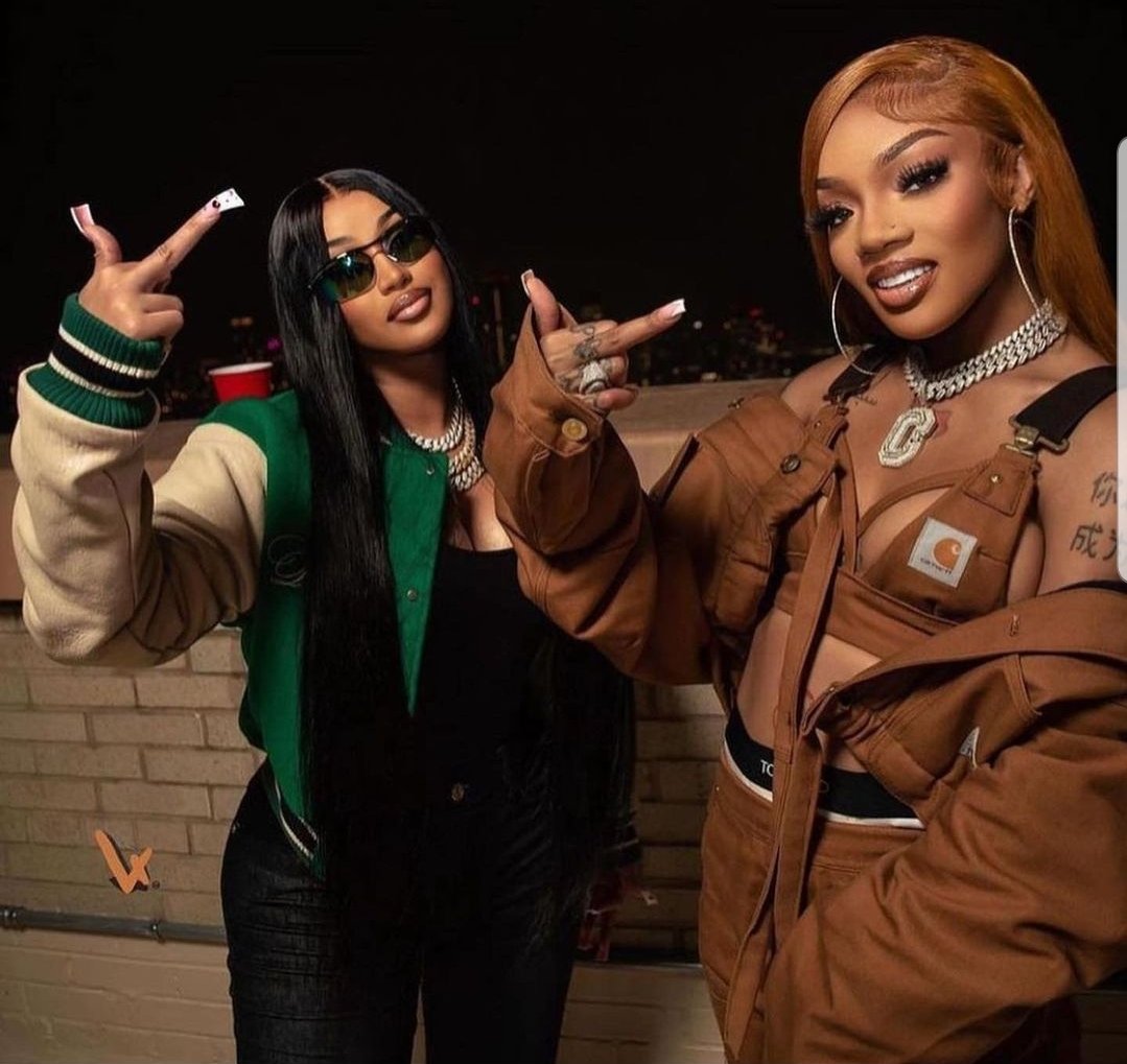 RealCyndarella's tweet photo. Made a whole outfit out of some @Carhartt overalls for @GloTheofficial can be seen in the new video wit @iamcardib #IcutsUp #HOC #glorilla #cardib ✂️💣✊🏾 https://t.co/Wp0CV6ne4r
