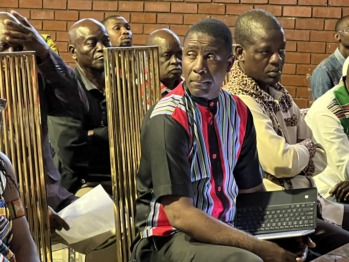 Nndoweni's tweet photo. Dignitaries blessed the occasion. Thovhele Gole Mphaphuli and the Mayor of Thulamela Athongozwidivha Rambuda. #indoni #culture #heritageday2022 @DSACLIMPOPO @SportArtsCultur https://t.co/1DF7zAu4N2