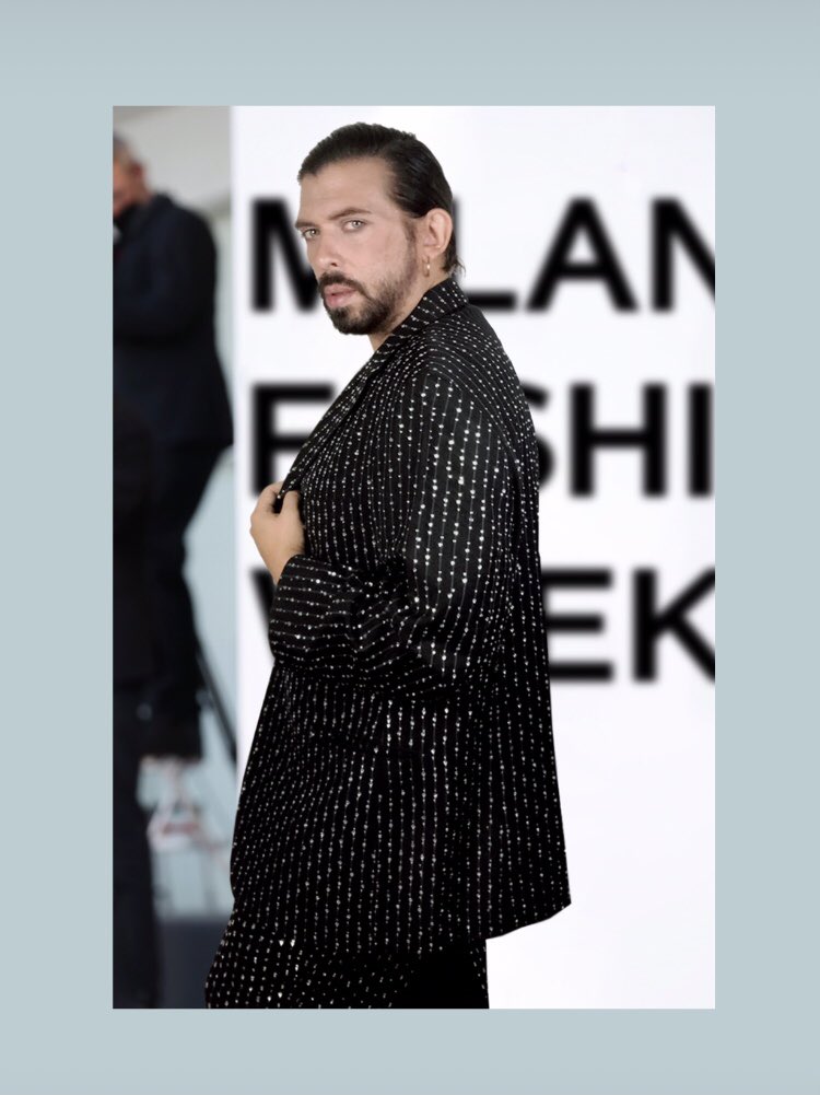 DiamondLuisant's tweet photo. DIAMOND LUISANT Mode - 
#milanofashionweek  #mfw22 
Abito Diamond Luisant
 Abito gessato con #strass  
#fashiondesigner #diamondluisant  #diamondluisantart #man https://t.co/wSBXbrKtN1