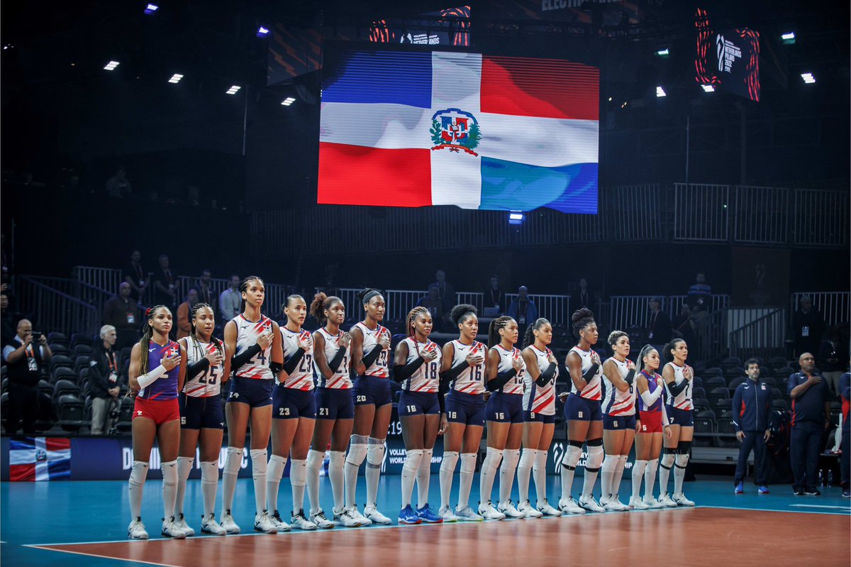 COLIMDO's tweet photo. 🏐VICTORIA🇩🇴

#LasReinasDelCaribe 🇩🇴 vencen en tres sets (25-19; 25-12 y 25-15) a Corea del Sur 🇰🇷 en el inicio de la Copa Mundial de Voleibol femenino en Países Bajos 🇳🇱.

Nuestro siguiente encuentro es el martes 27 contra Croacia 🇭🇷 a las 11:30 am (hora🇩🇴).

📸 @volleyballworld https://t.co/eXkqW4E3UP