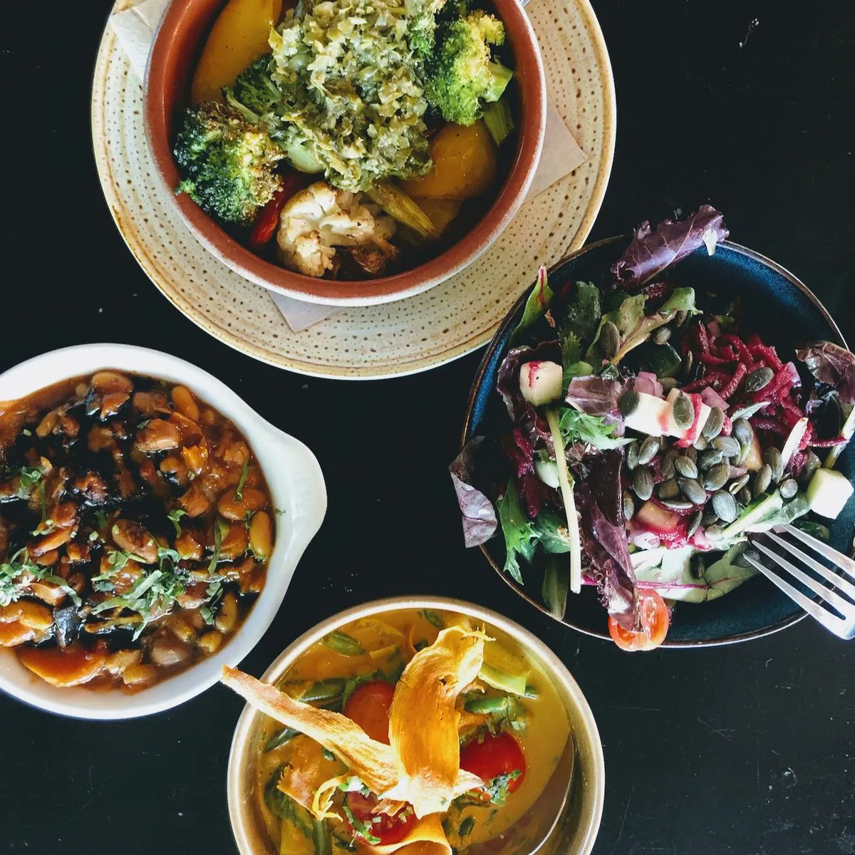 tapasibiza's tweet photo. A colourful table of deliciousness
#tapas #tapasibiza #ibizahiddengem #hiddengem #ibiza #vegan #veganfriendly #vegantapas #allergyfriendly #somethingforeveryone #vegetables #eatlikearainbow #sharingfood #toshare #topkitchen #ibizarestaurant #destinationrestaurant #tastytapas https://t.co/oinXw0hHqP