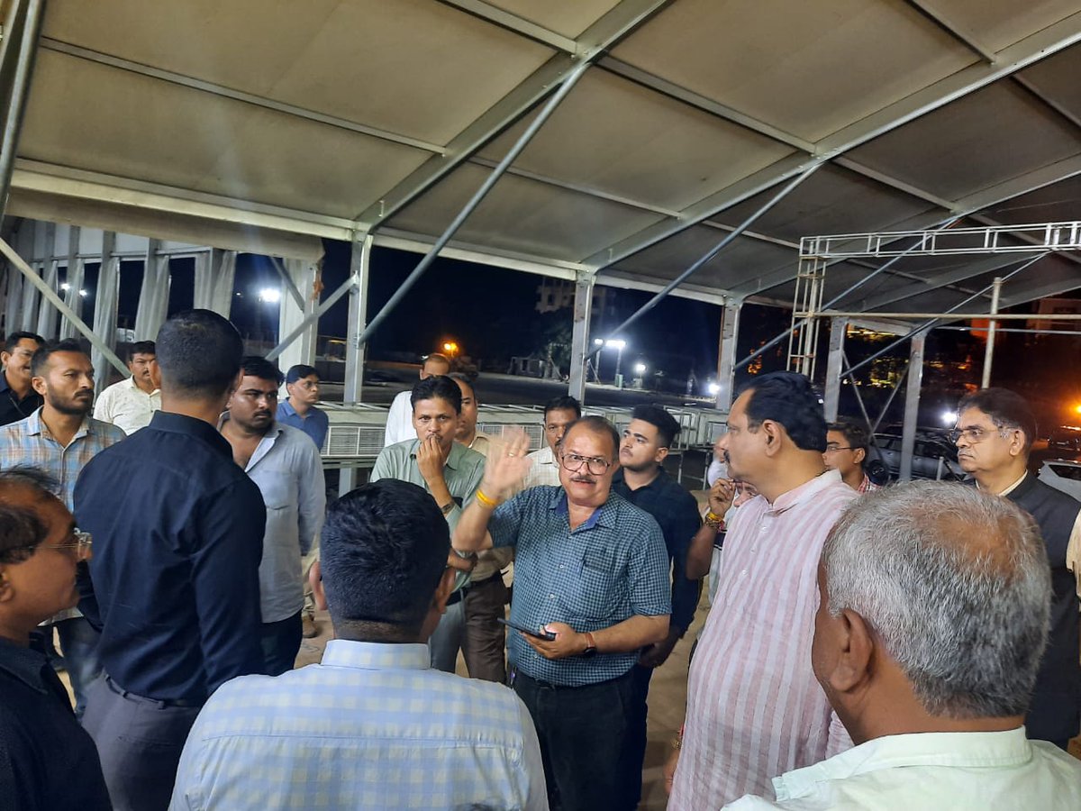 વડાપ્રધાનશ્રી નરેન્દ્રભાઇ મોદી સાહેબ તા. ૨૯ મીના રોજ ભાવનગરની એક દિવસીય મુલાકાતે પધારવાના તથા જવાહર મેદાન ખાતે જંગી સભા યોજાવાની છે. તેની તૈયારીઓનું નિરીક્ષણ કરવાં અને જરૂરી માર્ગદર્શન આપવાં માટે માન શિક્ષણ મંત્રીશ્રી <a href="/jitu_vaghani/">Jitu Vaghani</a> સાહેબ મોડી સાંજે જવાહર મેદાન પહોંચ્યાં હતાં.