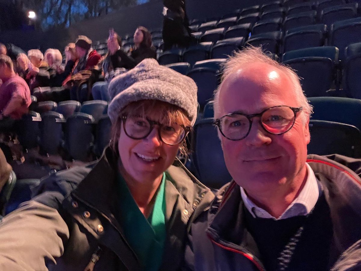 ffyonadawber's tweet photo. Wrapped up warm for Antigone on last night of open air theatre @OpenAirTheatre https://t.co/AAViYAv2S2