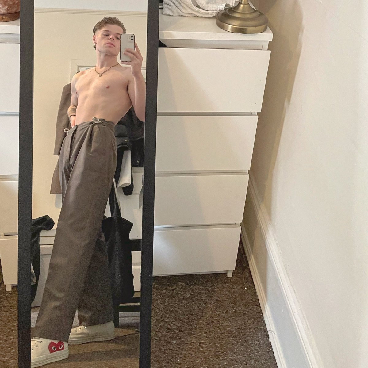 JakeSmi73612477's tweet photo. Proppa bargain. I found these for ยฃ3 in a charity shop at my original waist size. In the famous words of Sue; โweโve struck gold here laydehsโ #Upcycle #Rework #CharityShopSue https://t.co/l2ulpvUis1