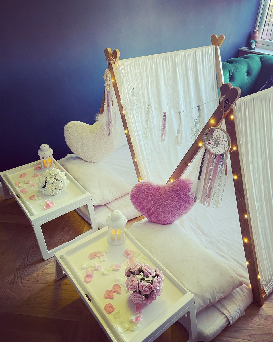 sleepoverstarzz's tweet photo. A little wedding themed sleepover for 2 lucky children in Garrowhill. Hope they have great fun ❤️🤍❤️

#sleepover #party #glasgow #garrowhill #wedding #flowers #teepee #teepeesleepover https://t.co/M4x6hQr9gv