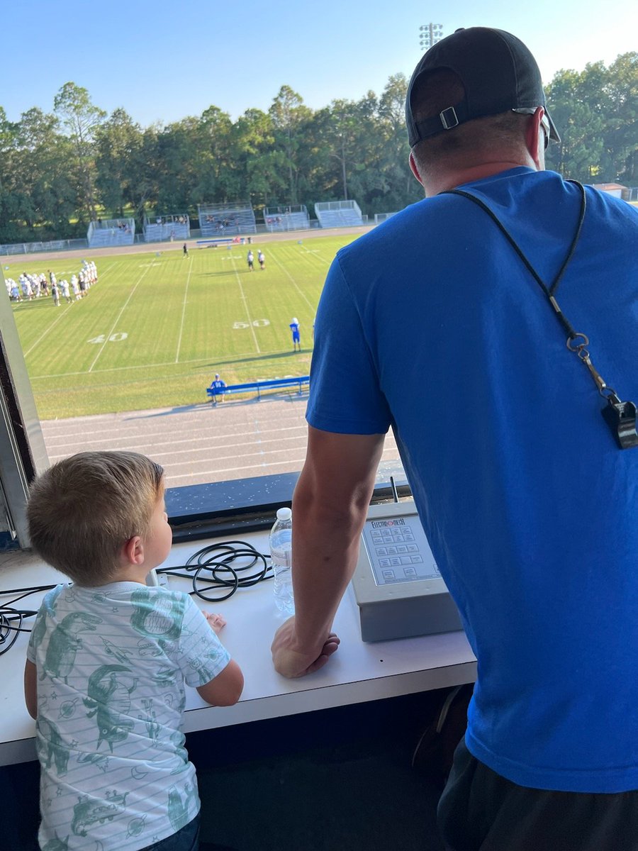 Coach_Kennard42's tweet photo. Love raising my kids around the game I love #dadpost https://t.co/9qGwkfh9gX