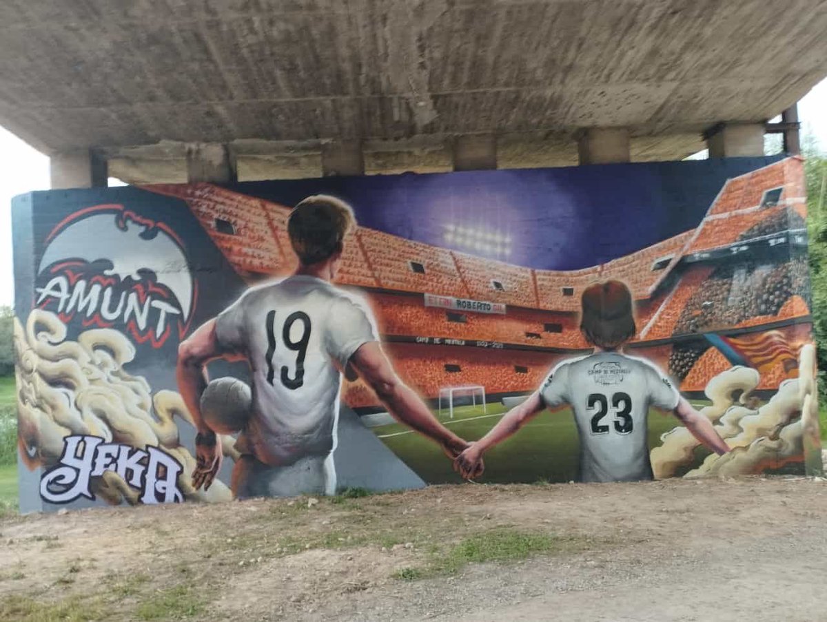 rmoivcf7's tweet photo. Espectacular mural en el Río de Riba-roja de Túria 🦇🦇🦇🦇 https://t.co/mPyXDlN5fW