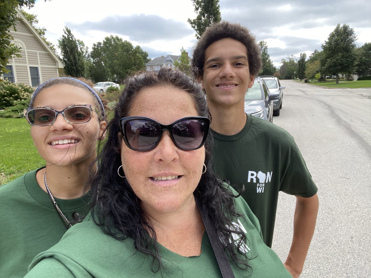 RconservativeA's tweet photo. We have 45 days and the fate of our state will be decided - @TeamRonJon we are fighting hard for their future #WIRedWave #YoungConservatives #RonJohnsonforSenate https://t.co/ePTllZxdCO