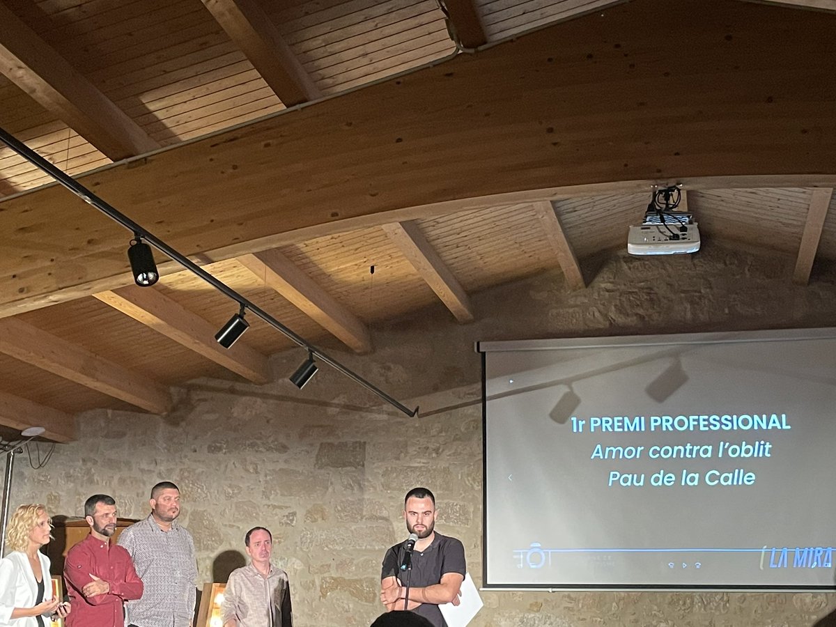 IreneMassana's tweet photo. Guanyadors categoria estudiant i professional i premi Miravisions d’Honor per a Jordi Bartolí. #PremisMiravisions https://t.co/zCftuS8eRJ