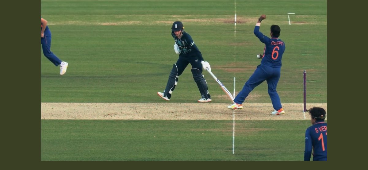 arimmer764's tweet photo. @bbctms @BBCSounds @5liveSport Truly shocking. Complete bowling action and no issues. Stop action - and this happens. Very poor https://t.co/uJLPGbYeDd