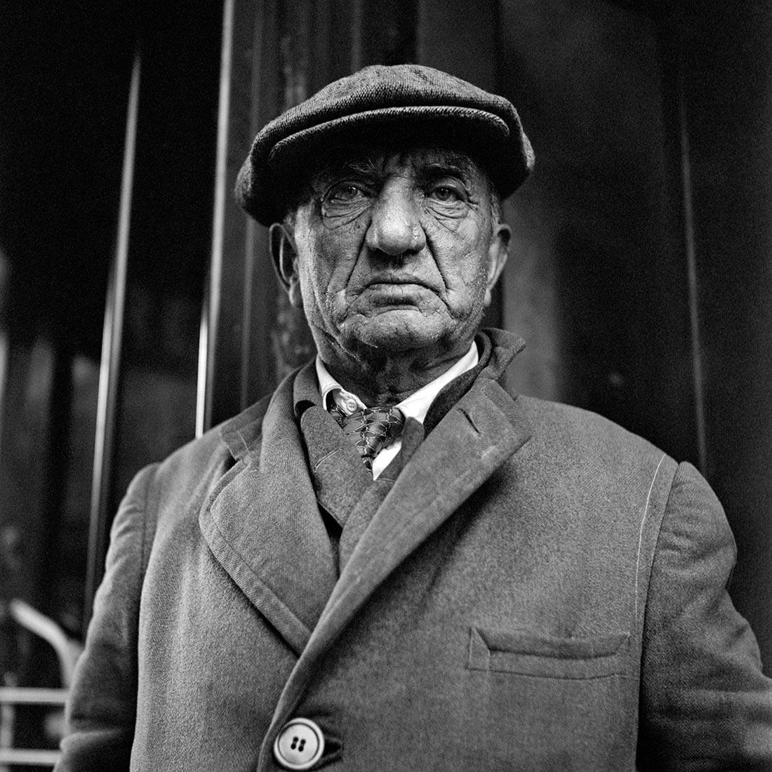 literlandweb1's tweet photo. Triste cosa es no tener amigos pero más triste debe ser no tener enemigos, porque quien enemigos no tenga, señal de que no tiene: ni talento que haga sombra, ni valor que le teman, ni honra que le murmuren ni bienes que le codicien, ni cosa buena que le envidien
Baltasar Gracián https://t.co/kqXnQYeuCL