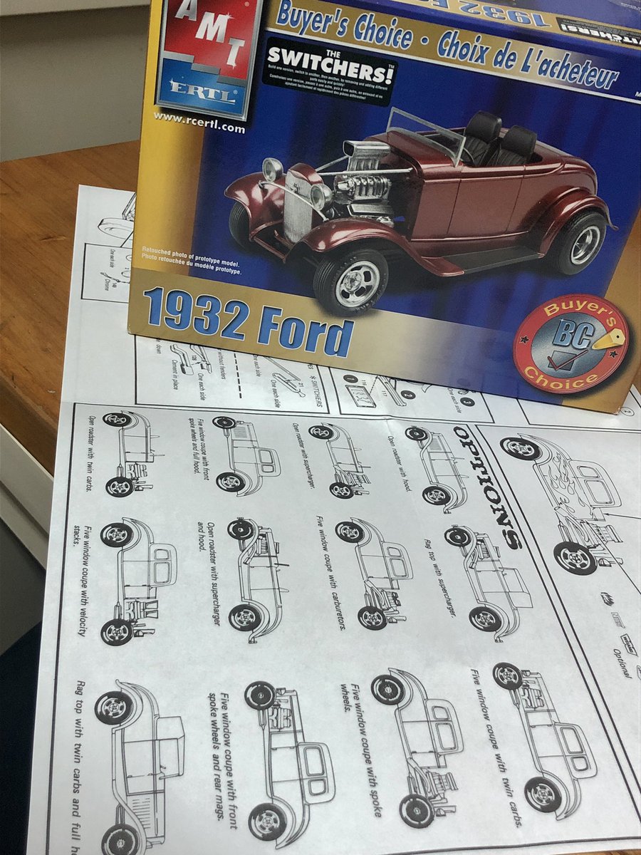 okbgrafik's tweet photo. AMTのオマケ付き3in1はいつもどれを作ろうかワクワクします。この32Fordなんですがパーツの組み替えで12種類のカスタムが出来るワクワクキットでパッケージでかなり損してますがよいキット🤩プラモデルはオマケ企画次第でまだまだ色々できますね
#バントウスペース 
#3inone https://t.co/zE12FaNNoZ
