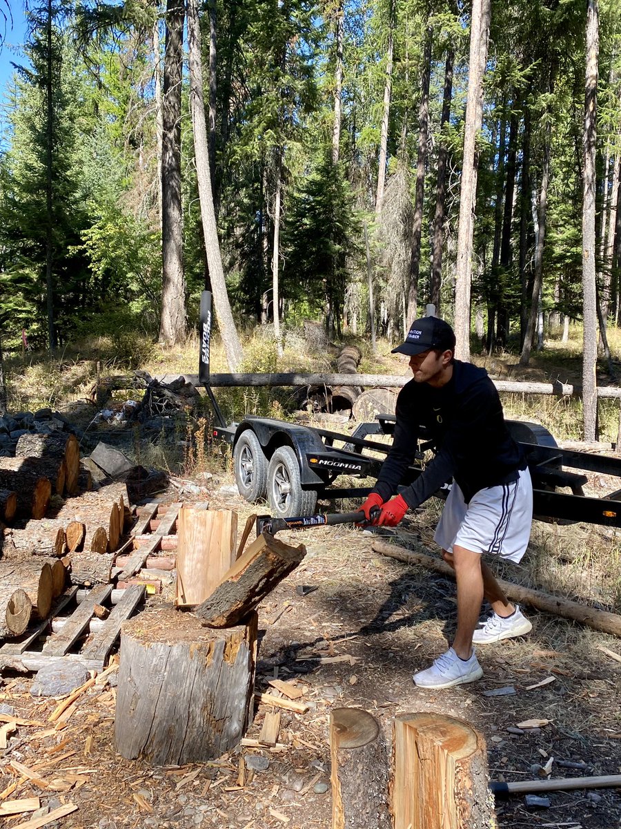 thebabyoracle's tweet photo. Creating separation in Montana. Choppin wood to make sure the fam stays warm in the winter π€ #BackToTheBasics
Had some good talks with the parents about creating separation from the competition. They donβt have Twitter but they stand with us βπΌ #SeparationSeptember https://t.co/dk1cZq1nOE