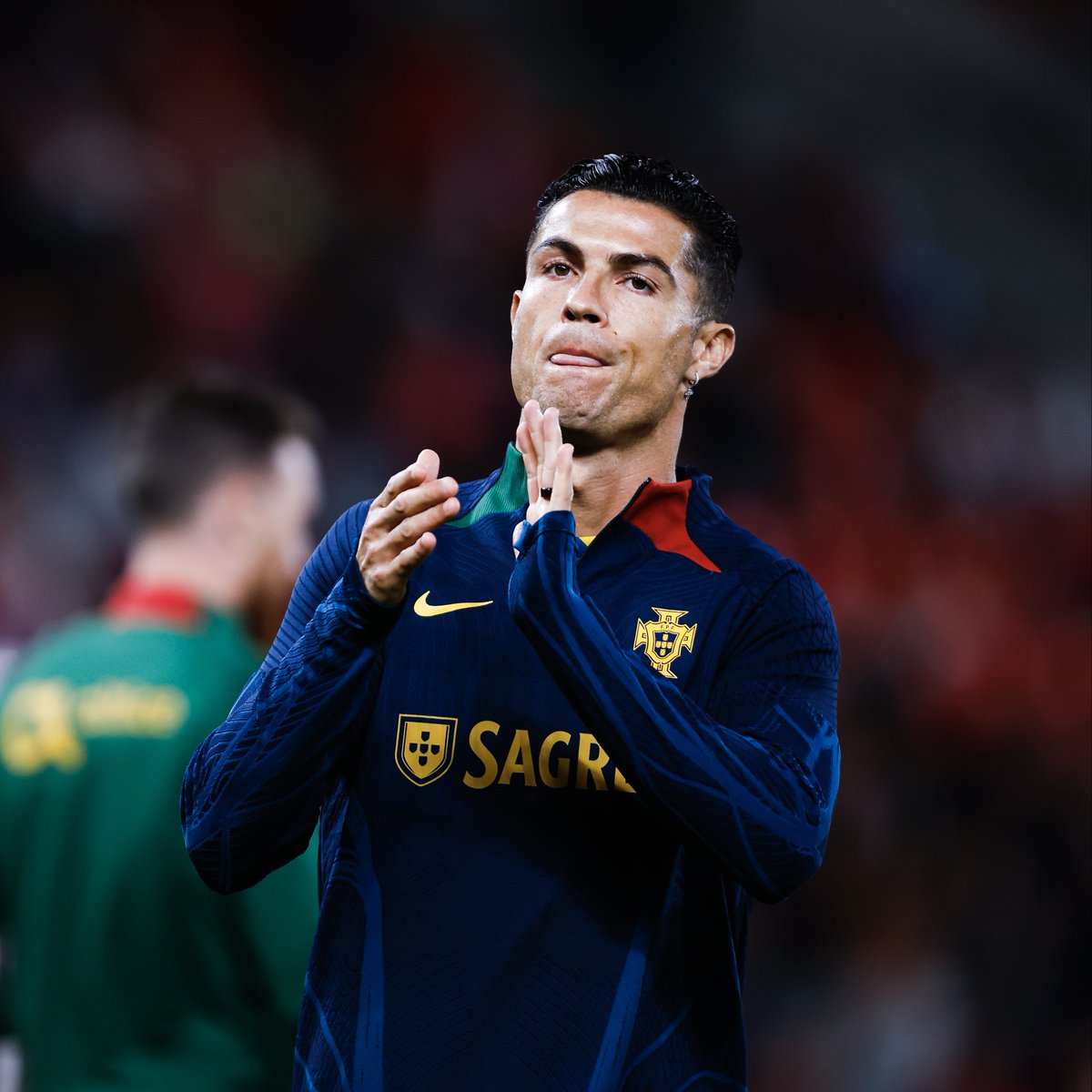 👏 <a href="/Cristiano/">Cristiano Ronaldo</a> 

#VesteABandeira #WearTheFlag