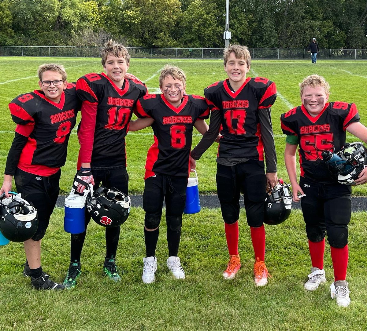BeautyBabesBall's tweet photo. Another W for the 6th grade Brookings Black Bobcat team!🥰👦🏼🖤🏈❤️🐾

#footballseason #gameday #gobobcats #momlife #footballmom #boymom  #footballfamily #weekendsareforfootball https://t.co/aHr7yGsT4O