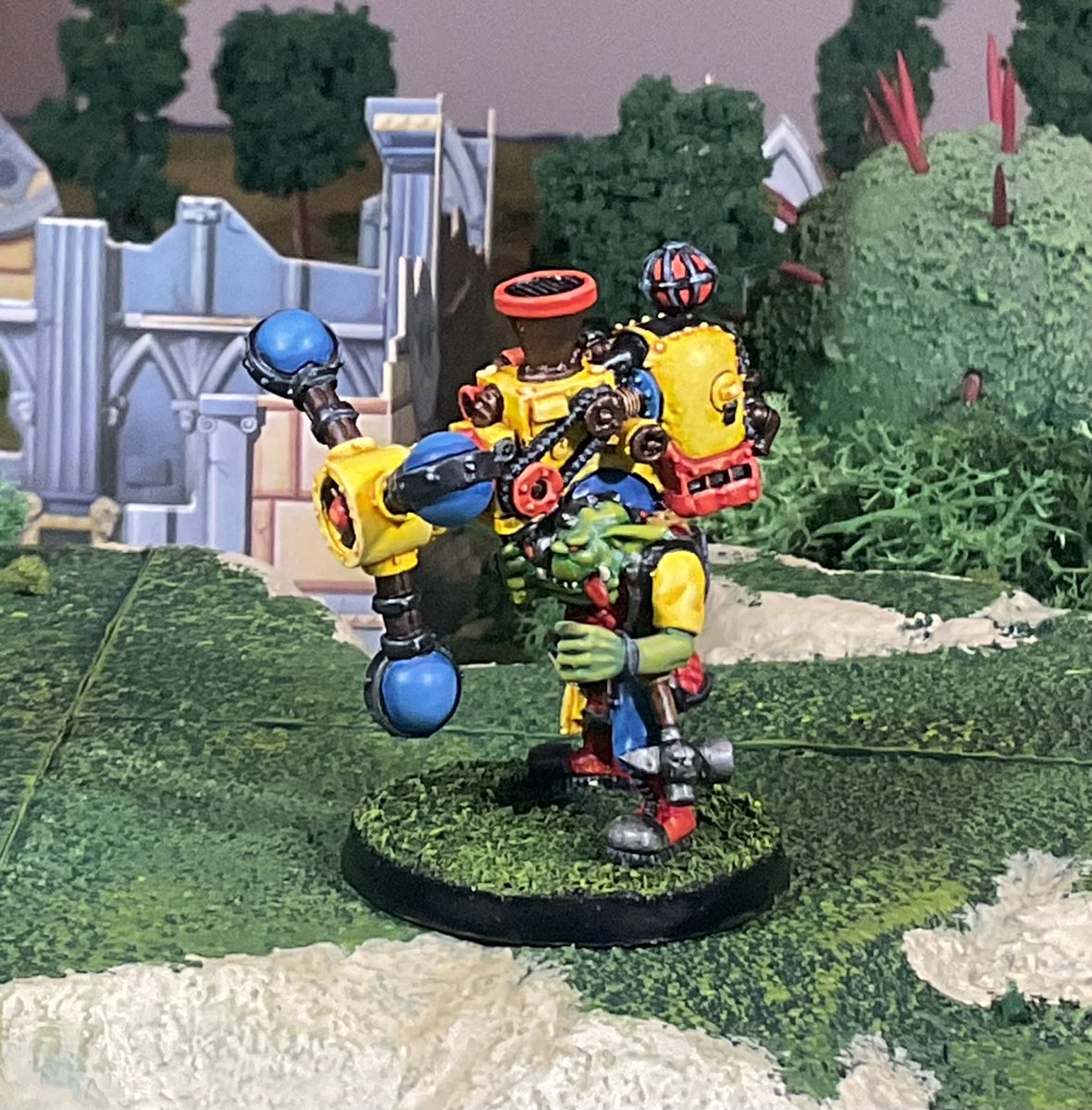 Necoho_Doubter's tweet photo. I’m having quite a lot of fun at the moment painting old Orks up in bright colours (as if there is any other way I’d paint them). This lot are part of a small force for playing 2nd Ed 40k games. #WarhammerCommunity #oldhammer #spaceorks #orks #warhammer40000 #PaintingWarhammer https://t.co/JmEJemxBku