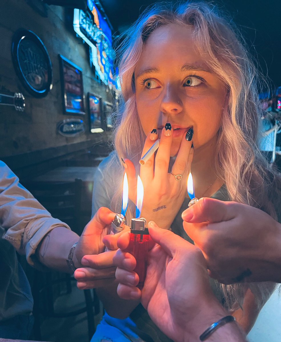 parisgreif's tweet photo. Got a light? https://t.co/hKPwdgHCNl