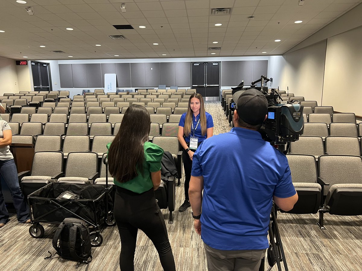 Carissa Kat tweet media